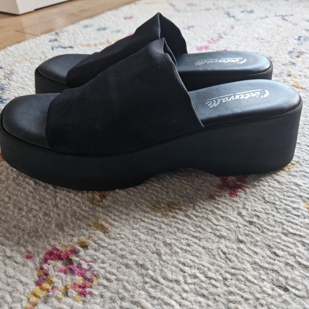 L'intervalle Black Stretchy Flatforms NWOT -Size 40